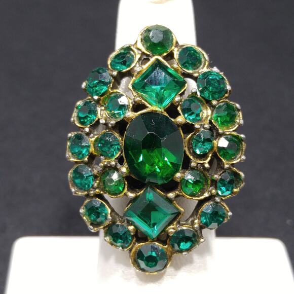 Vintage Emerald Green Rhinestone Ring, Size 7 Adjustable, 1960s - Picture 4 of 10